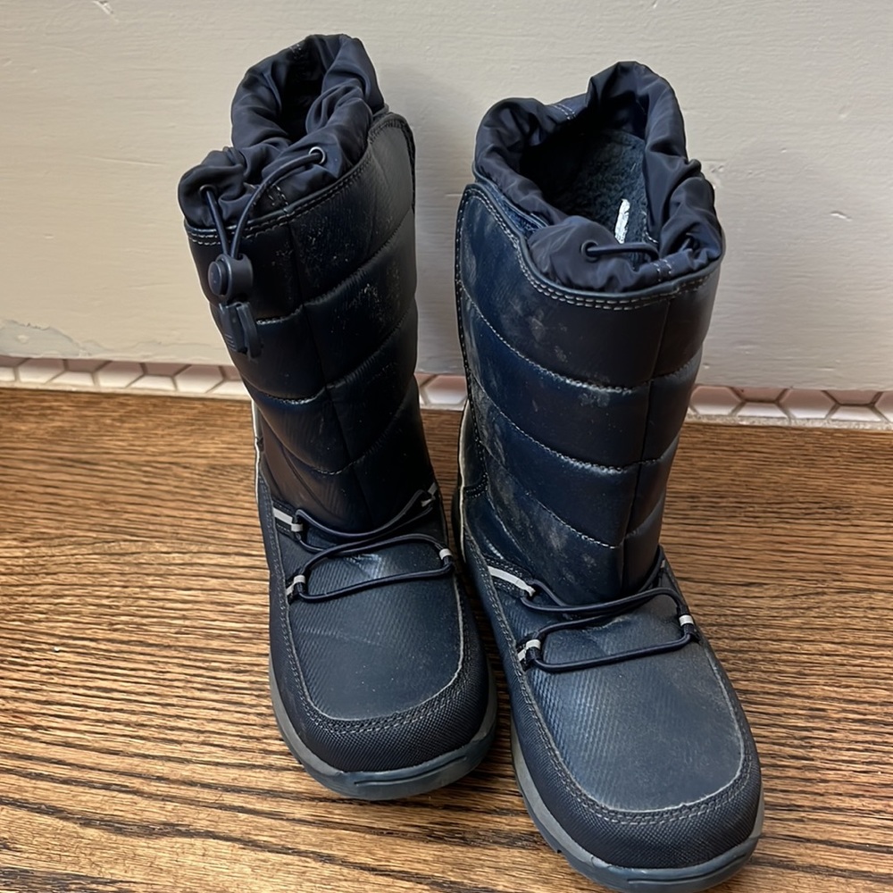 Like new Navy Lands’ End Snow boots boys size 2